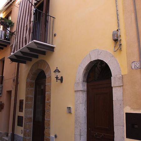 La Finestra Sotto La Rocca Apartment Cefalu Room photo