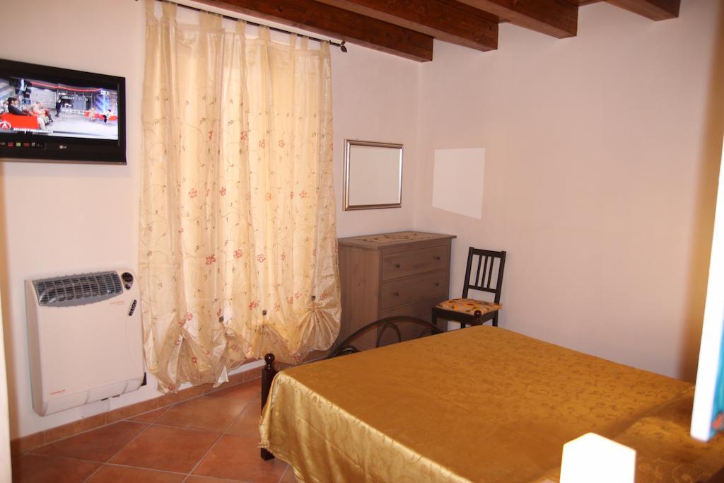 La Finestra Sotto La Rocca Apartment Cefalu Room photo