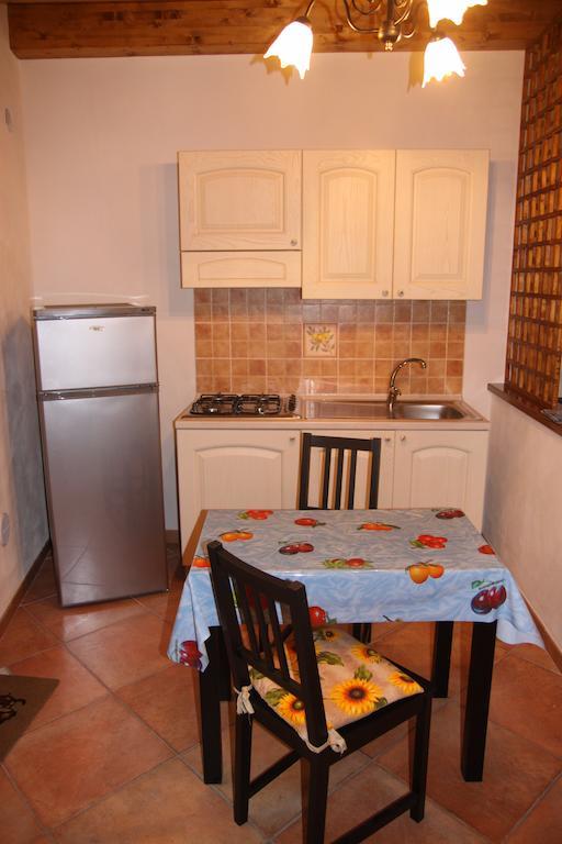 La Finestra Sotto La Rocca Apartment Cefalu Room photo